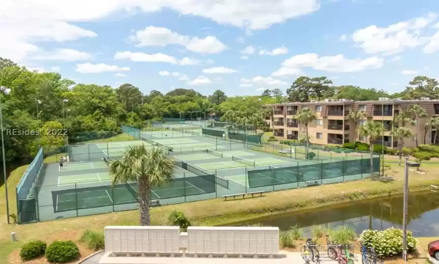 Tennis courts and pickle ball courts