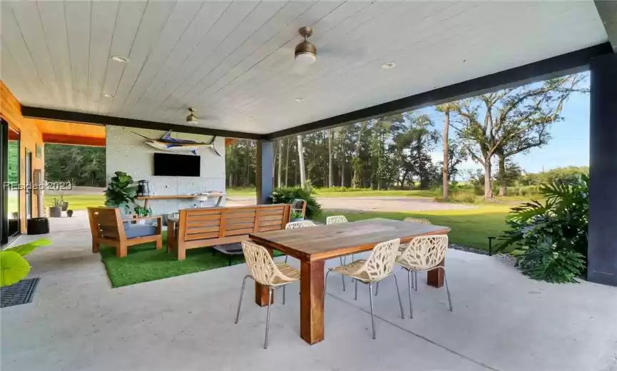 1KSQFT OF COVERED OUTDOOR SPACE THAT OPENS UP TO THE INDOORS.