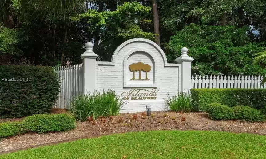 Beaufort, South Carolina 29902, 4 Bedrooms Bedrooms, ,3 BathroomsBathrooms,Residential,For Sale,438707