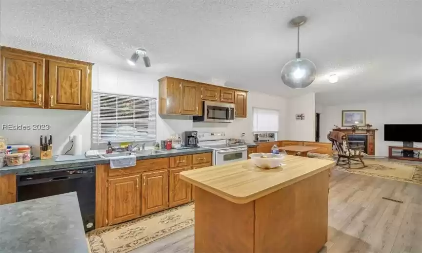 Ridgeland, South Carolina 29936, 4 Bedrooms Bedrooms, ,2 BathroomsBathrooms,Residential,For Sale,439406