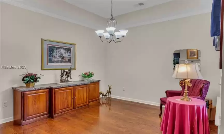 One more look at that dining area ... and the wood floors continue to sparkle and shine.