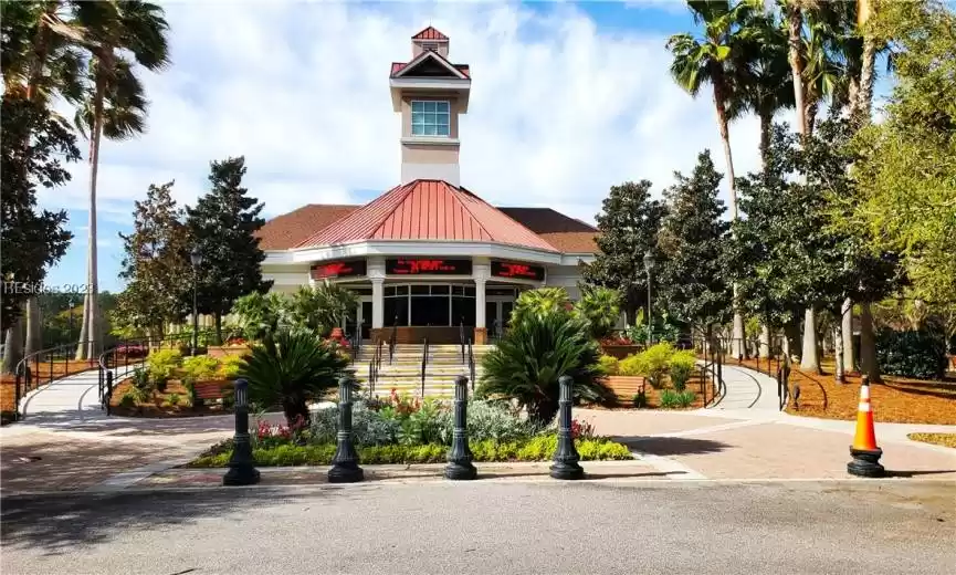 Check out the local entertainment at the Theater at town square! This 540 seat performing arts center has concerts, theater performances and more! There are over 100 community clubs & organizations. There really is something for everyone.