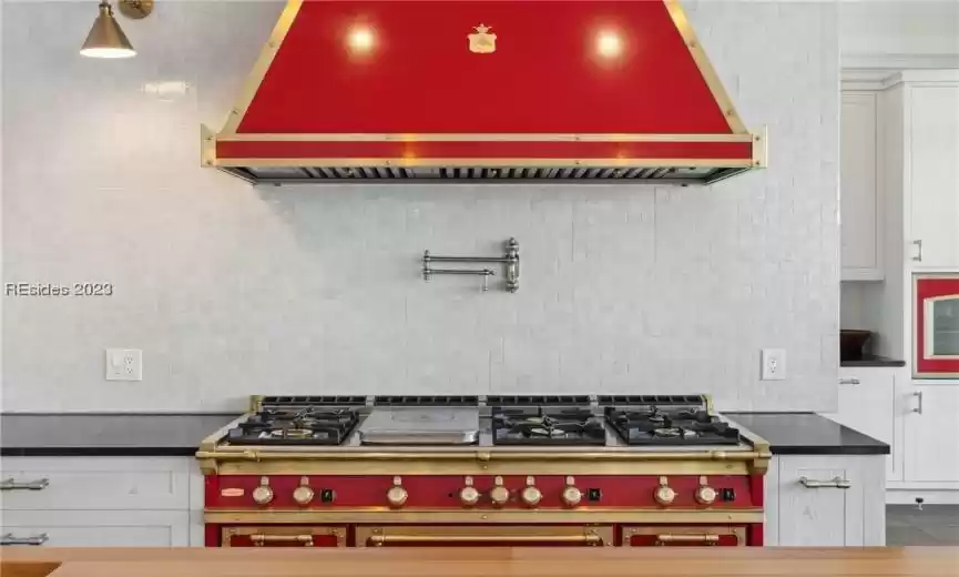 Officine Gullo stove and exhaust hood