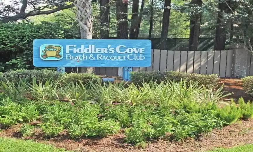 fiddlers cove on Folly field rd. close to beach access