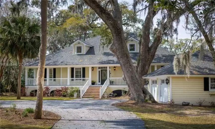 Cape cod home featuring a porch