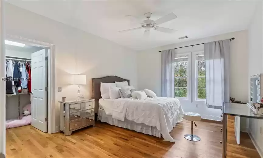 Upstairs guest bedroom