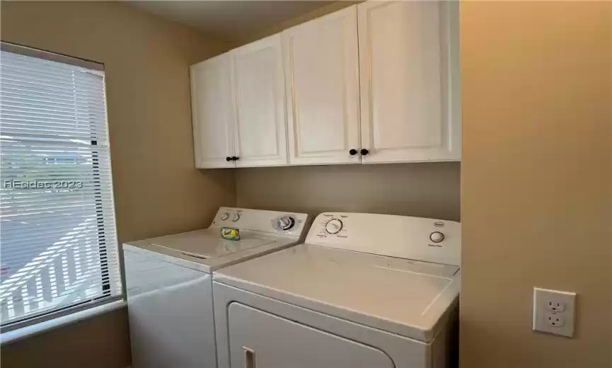 Washer/dryer and extra cabinets