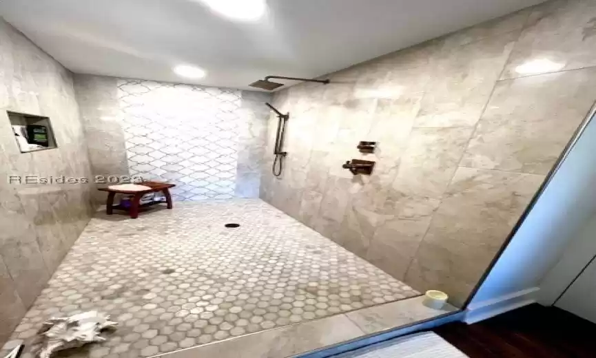 HUGE Bathroom featuring tiled shower