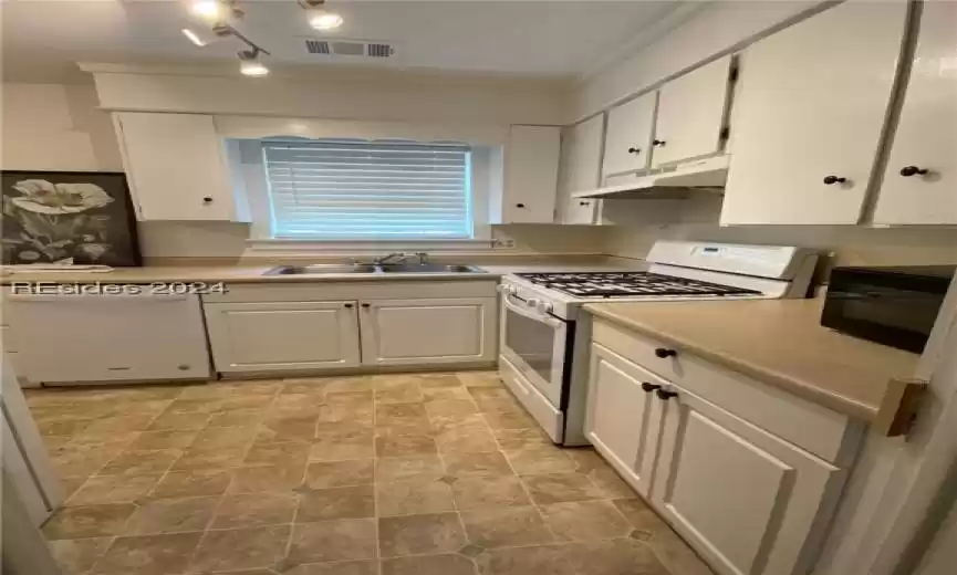 Port Royal, South Carolina 29935, 3 Bedrooms Bedrooms, ,1 BathroomBathrooms,Residential,For Sale,441691