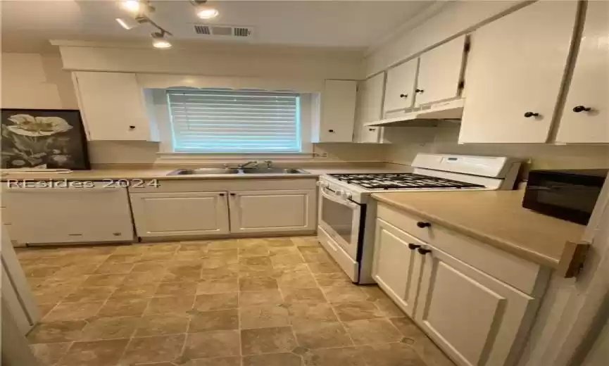 Port Royal, South Carolina 29935, 3 Bedrooms Bedrooms, ,1 BathroomBathrooms,Residential,For Sale,441691
