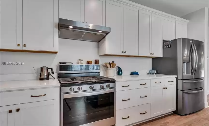 Upgraded cabinetry w soft close doors. Fan above the stove...as microwave is built in.