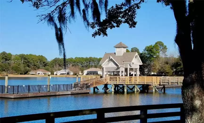 Lake Somerset w Picnic Area, Butterfly Garden and Remote Control Sailboat Races.