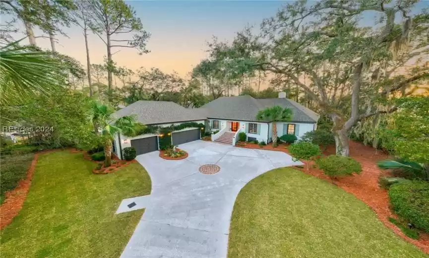 55 Yorkshire offers a premium property setting, beautiful oak trees, large driveway, and privacy from the neighbors. You feel like you are in your own island getaway.