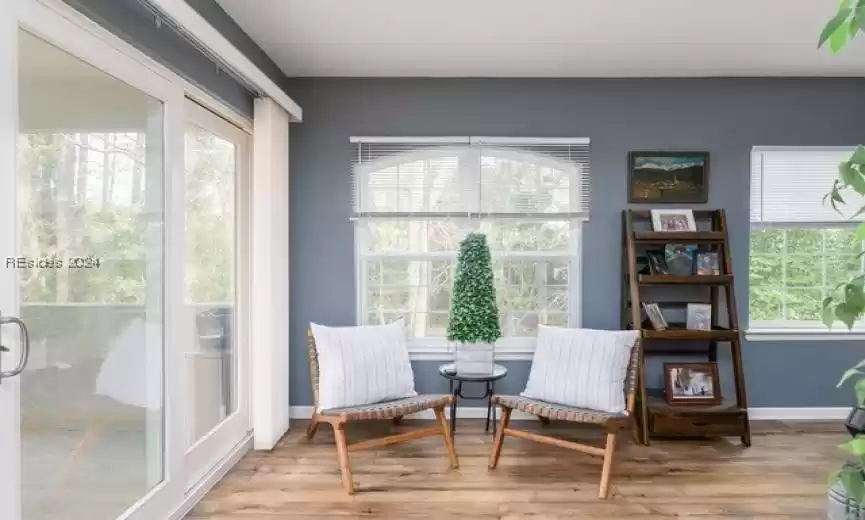 Living area with light hardwood / wood-style floors