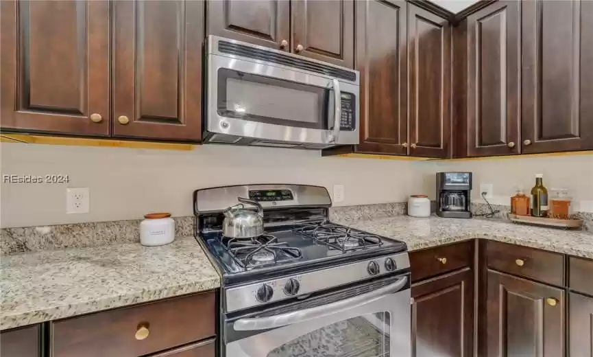 Natural gas stove