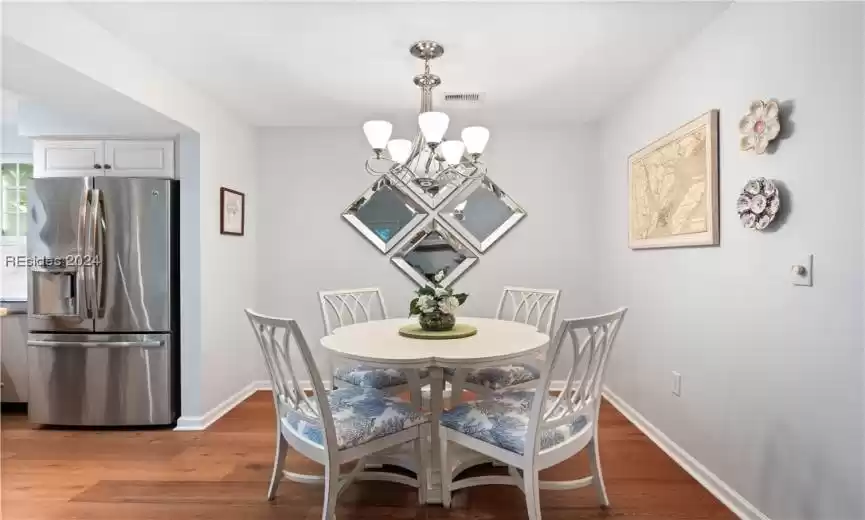 Great place to gather with friends - this table and chairs as well as the mirrors are staying.