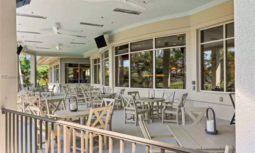 Clubhouse Outdoor Dining