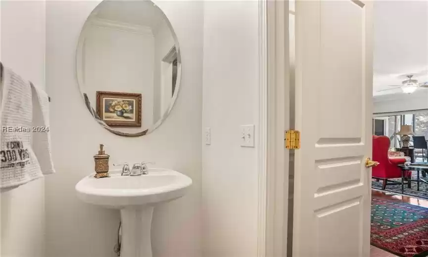 Half bath/powder room