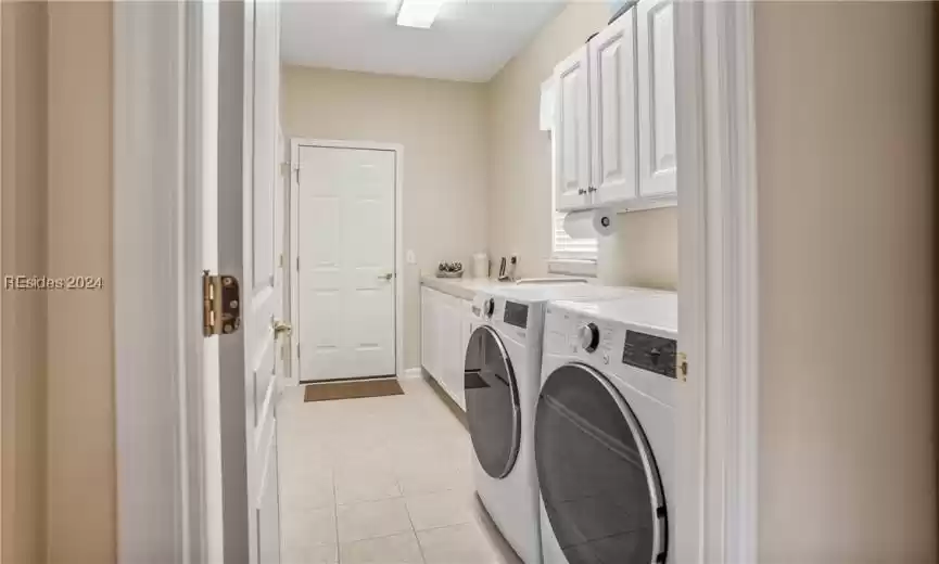 Laundry room off kitchen