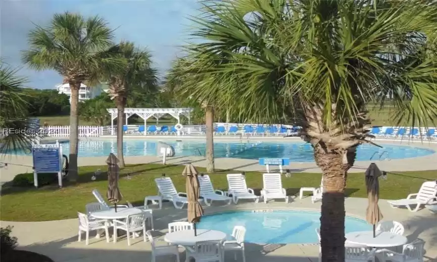 Another picture of Harbor Island pool.