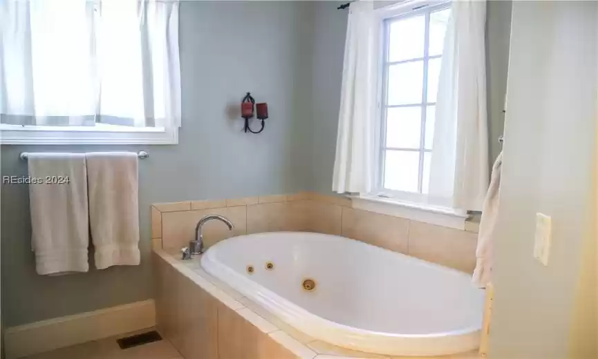 Hilton Head Island, South Carolina 29926, 5 Bedrooms Bedrooms, ,3 BathroomsBathrooms,Residential,For Sale,441829