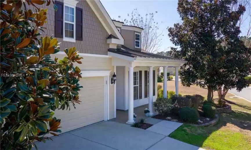 View of front of house featuring a garage