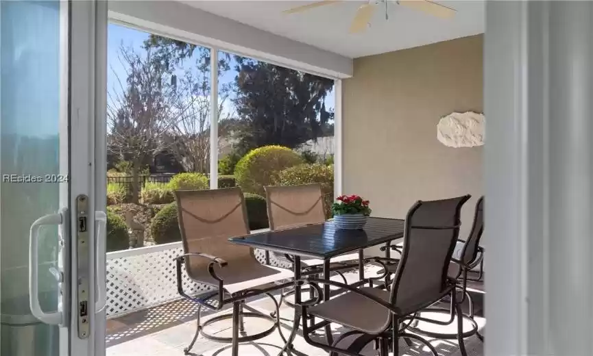 Sunroom with ceiling fan