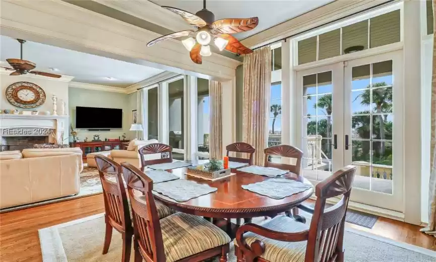 Dining area off kitchen