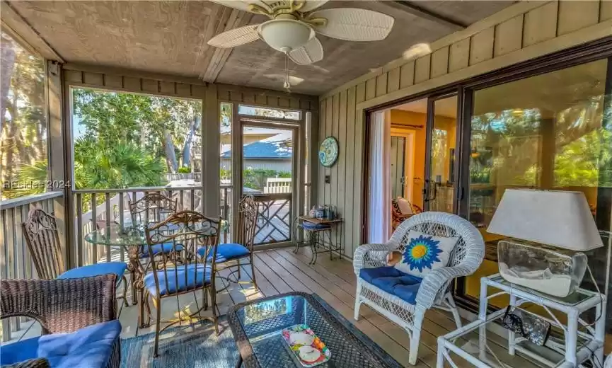 Sunroom with ceiling fan