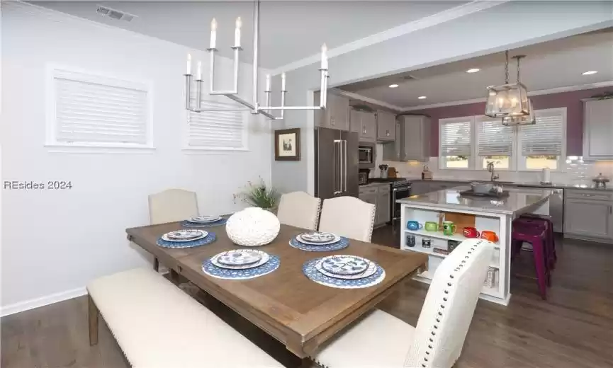 Dining area with a upgraded, high-end chandelier and crown molding