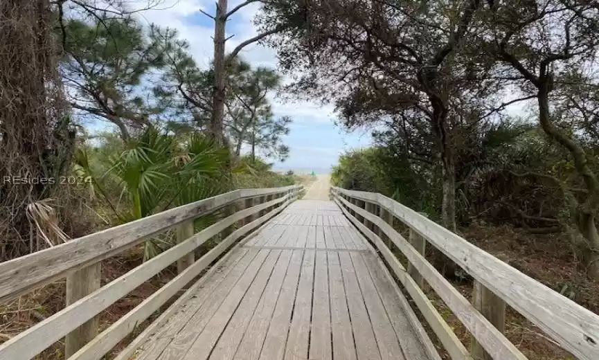 Convenient Walkway to Beach