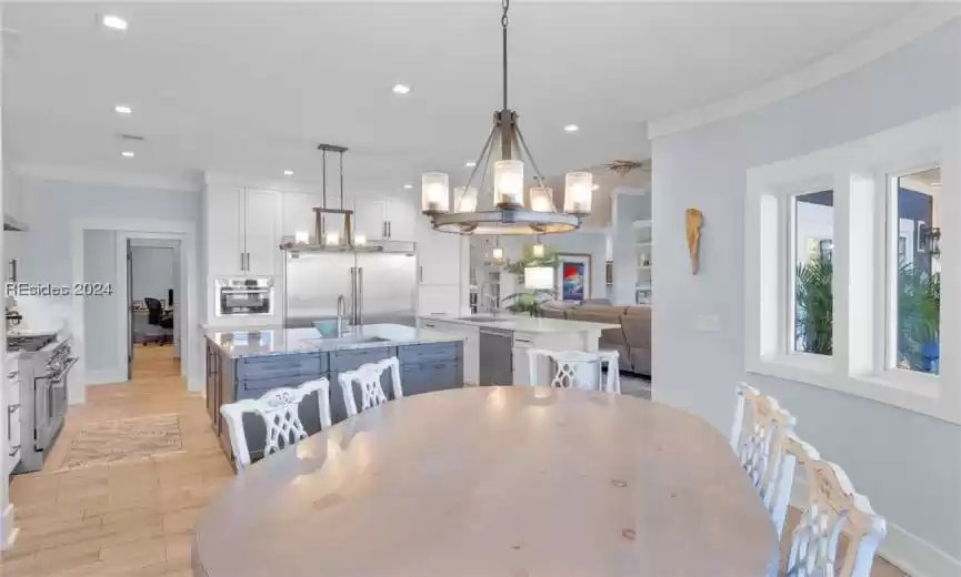 Eating area can accommodate at least 10 people