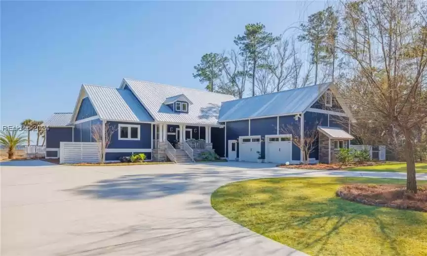 Front entrance to serene 6 Pine Island Road