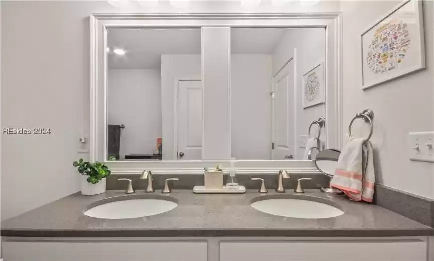 UPSTAIRS BATH2