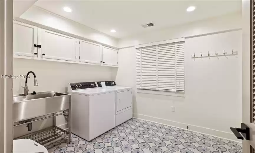 Fresh and functional laundry room