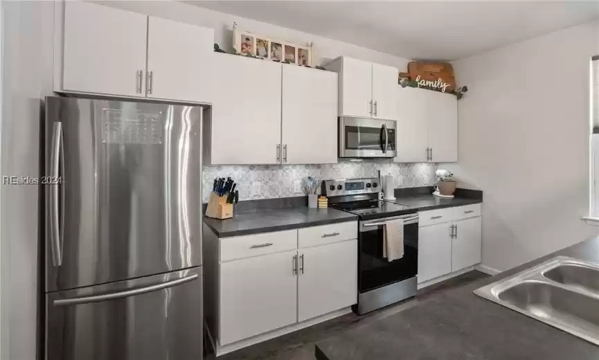 Beaufort, South Carolina 29907, 4 Bedrooms Bedrooms, ,2 BathroomsBathrooms,Residential,For Sale,442666