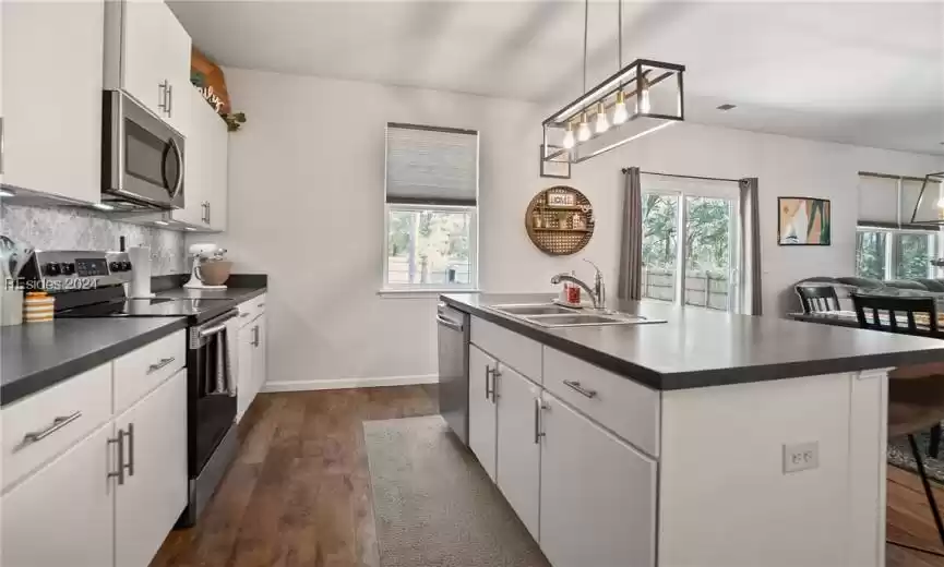 Beaufort, South Carolina 29907, 4 Bedrooms Bedrooms, ,2 BathroomsBathrooms,Residential,For Sale,442666