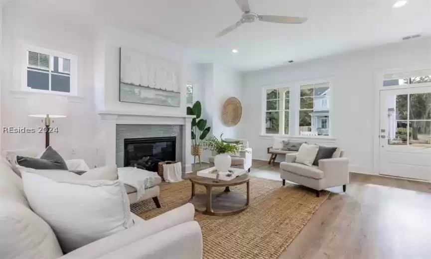 Beaufort, South Carolina 29907, 2 Bedrooms Bedrooms, ,2 BathroomsBathrooms,Residential,For Sale,442804