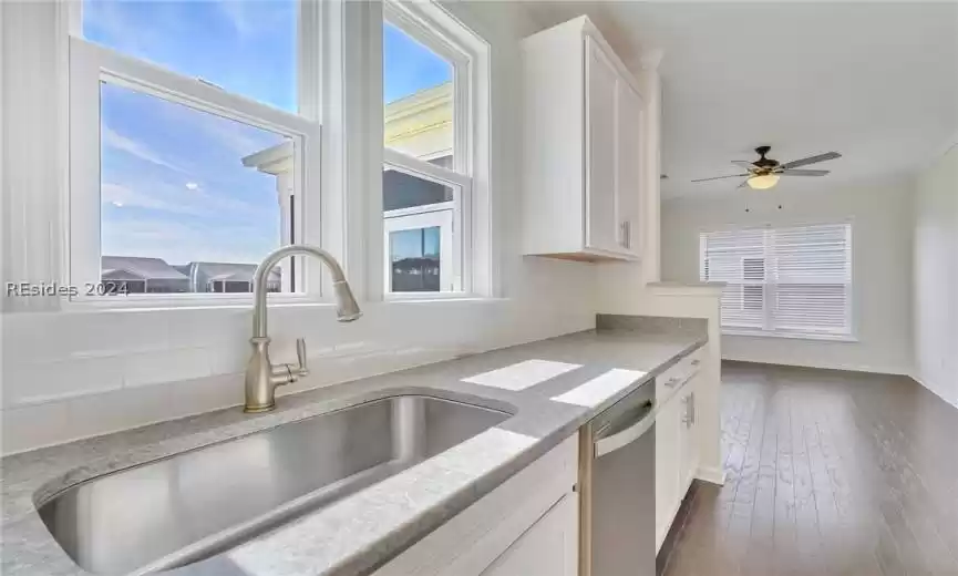 Light and bright kitchen with farmstyle sink