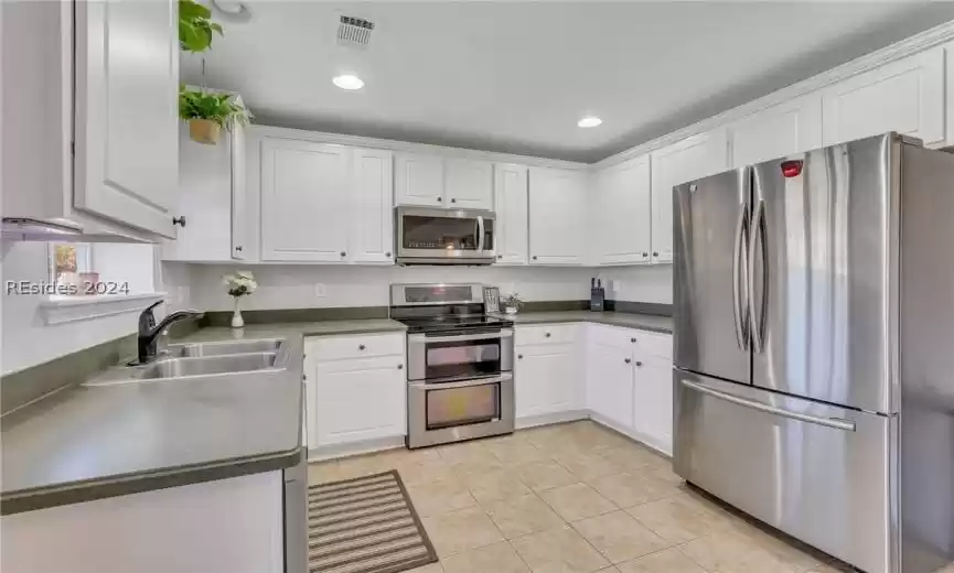 Bluffton, South Carolina 29909, 4 Bedrooms Bedrooms, ,2 BathroomsBathrooms,Residential,For Sale,441712