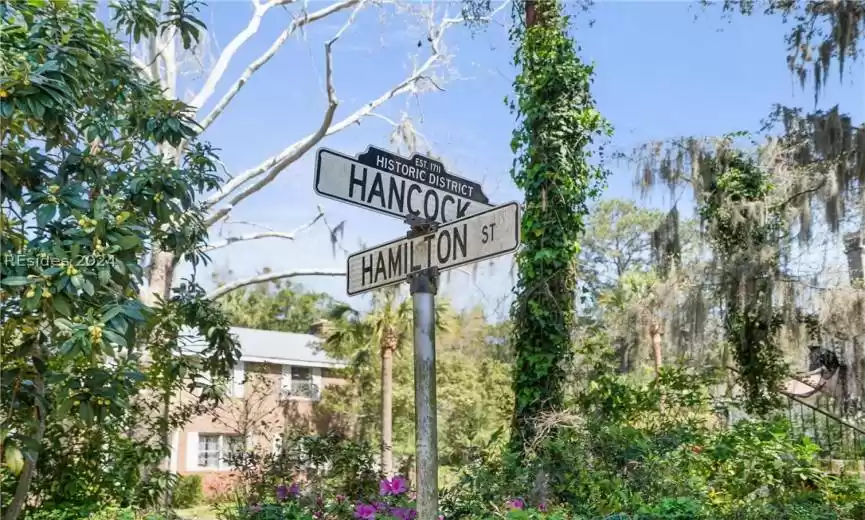 Beaufort, South Carolina 29902, 5 Bedrooms Bedrooms, ,2 BathroomsBathrooms,Residential,For Sale,442879