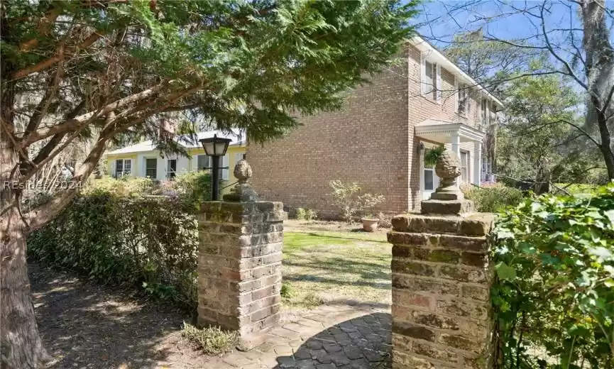 Beaufort, South Carolina 29902, 5 Bedrooms Bedrooms, ,2 BathroomsBathrooms,Residential,For Sale,442879