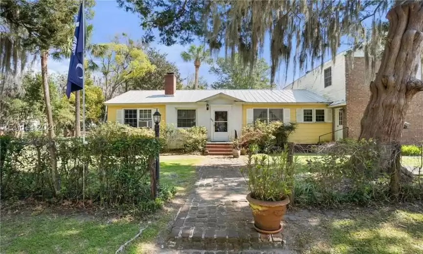 Beaufort, South Carolina 29902, 5 Bedrooms Bedrooms, ,2 BathroomsBathrooms,Residential,For Sale,442879