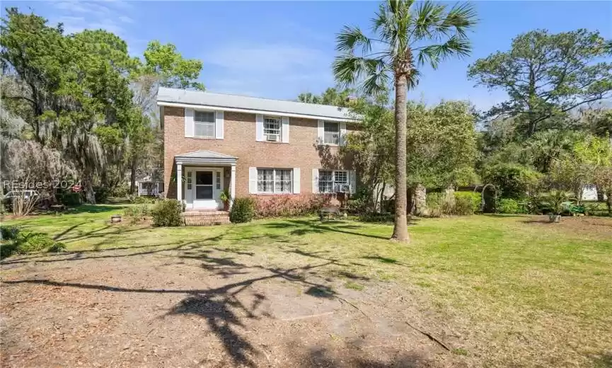 Beaufort, South Carolina 29902, 5 Bedrooms Bedrooms, ,2 BathroomsBathrooms,Residential,For Sale,442879