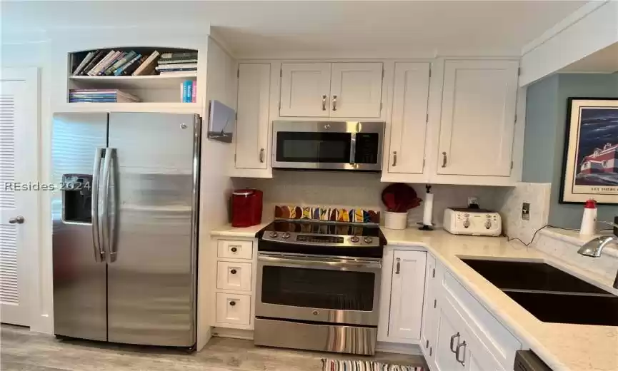 Very nicely remodeled kitchen.