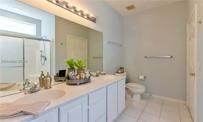 Master Bathroom
Double sink vanity