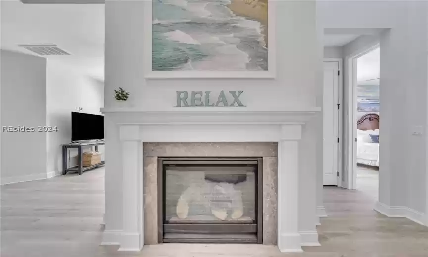Gas fireplace with detailed mantle