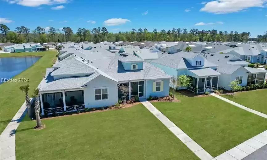 Drone of the cottage in relation to the lagoon