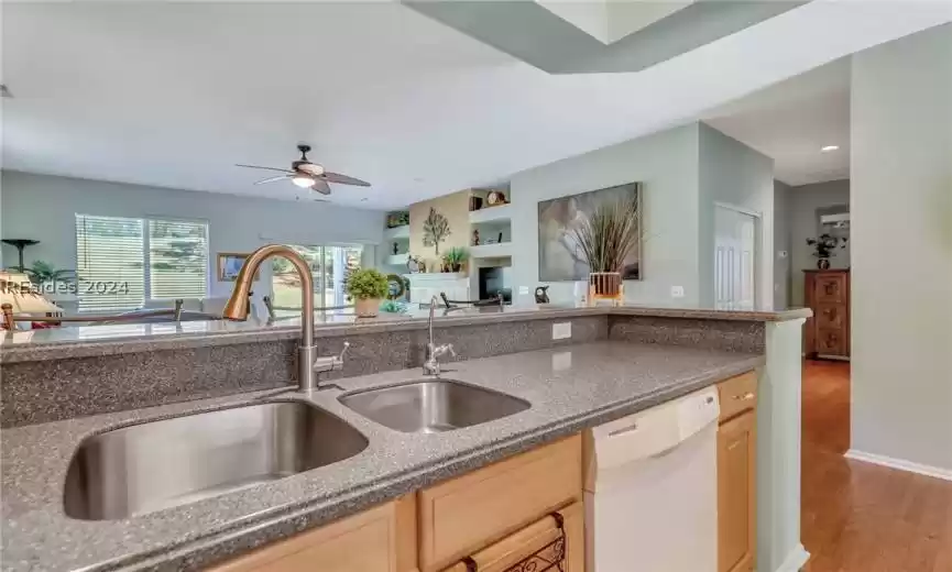 Pass through with breakfast bar