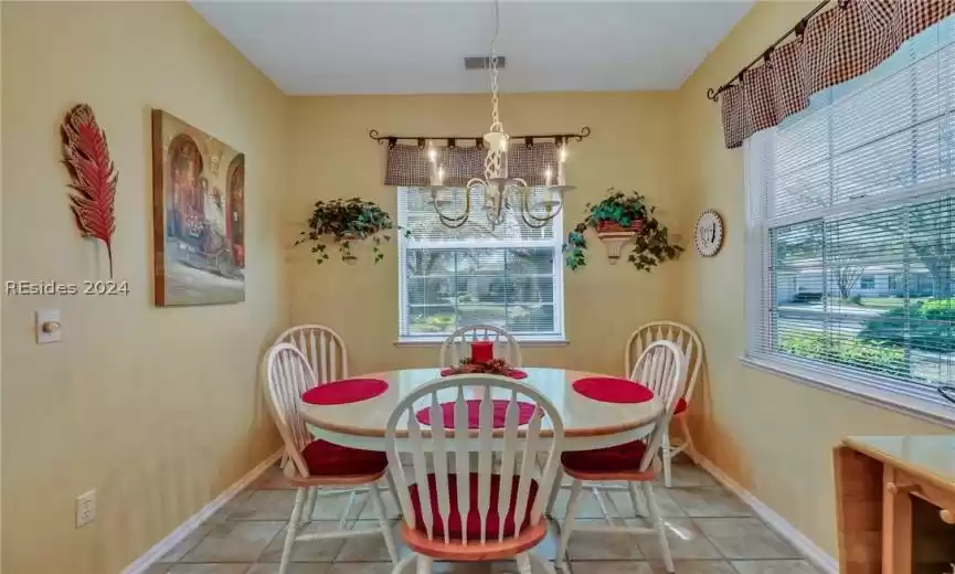 Eat-in kitchen